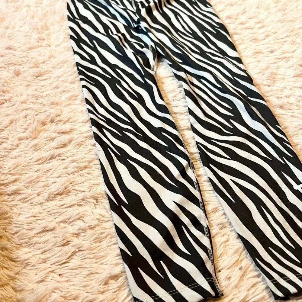 Nike‎ Icon Clash 7/8s Zebra Print Athletic Leggings Womens M Fitness Athleisure
